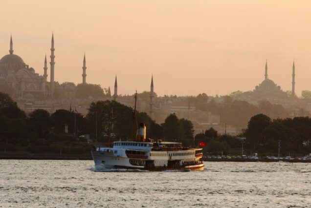 Golden Horn by Ferry Tour